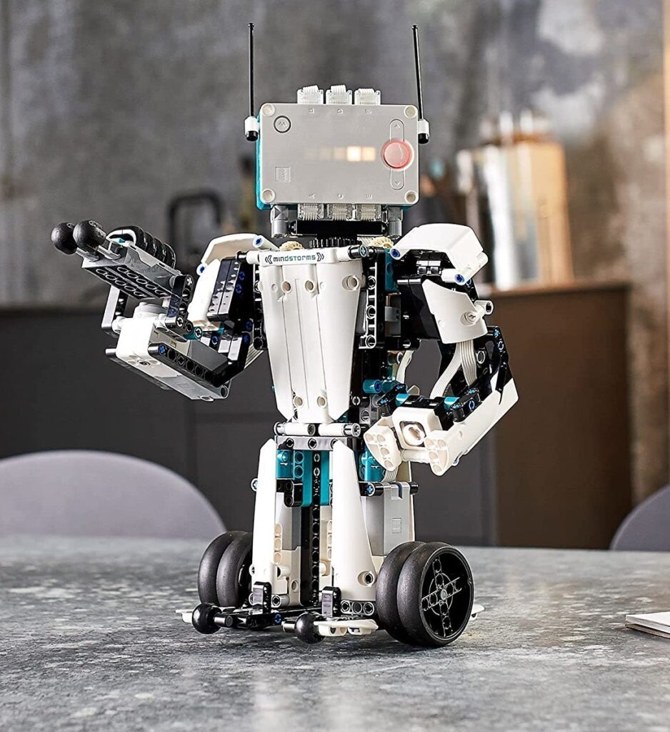 This image has an empty alt attribute; its file name is Robot-Inventor-Building-Set-LEGO-51515-Image-2-938x1024.jpg